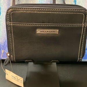 NWT Villager A Liz Claiborne Co. Navy Blue Wallet